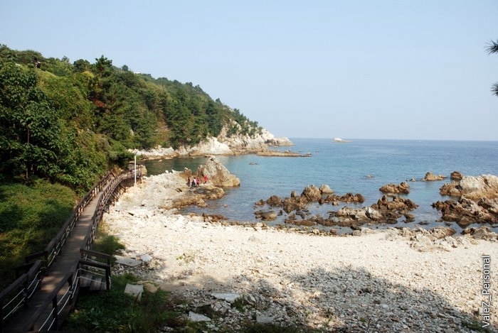 А мы спустились к морю, выход их парка
