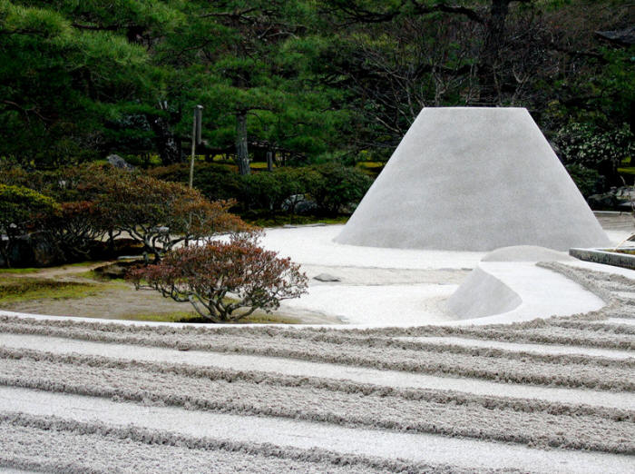 Сад храма Гинкакудзи (Серебряный павильон) в Киото. Ginkaku-ji Японский сад. Сад храма Гинкакудзи (Серебряный павильон) в Киото. Ginkaku-ji