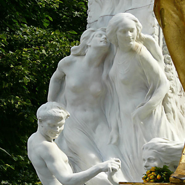 STADTPARK -городской парк. Памятник Иоганну Штрауссу-сыну - "королю вальса", фрагмент